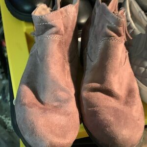 Arizona Suede Ankle Boots size 9m